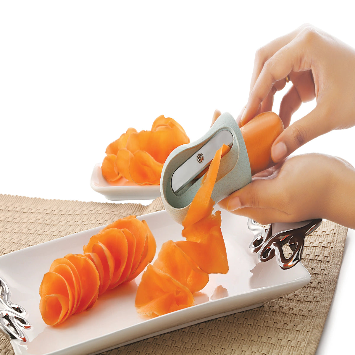 Rena Garnishes Vegetable Curler | Total Length - 8.3 cm & Width 5.5 cm - 50102