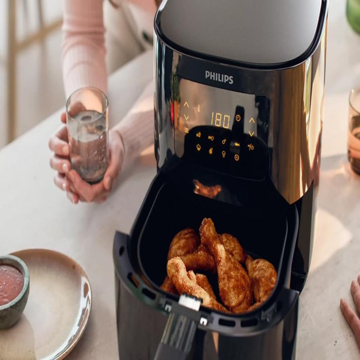 Philips Essential 1400 Watt Air Fryer with Rapid Air Technology, 7 Presets Touch Screen - HD9252/70